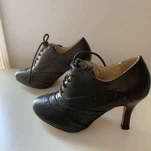 Cinderella of Boston Black Heeled Oxford